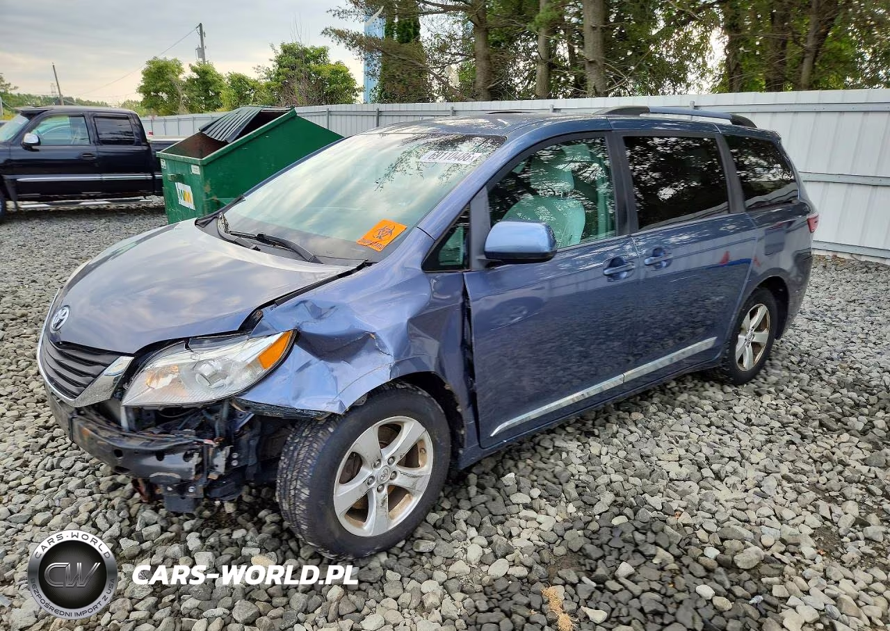 2016 Toyota Sienna Le – zdjęcie 1 z 12