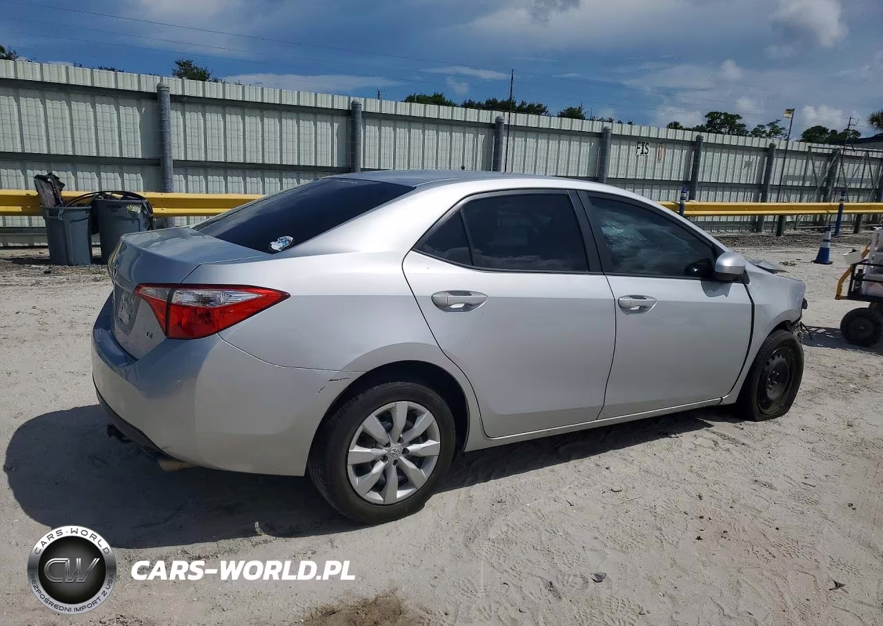 2016 Toyota Corolla Le VIN:2T1BURHE7GC575391 - 3