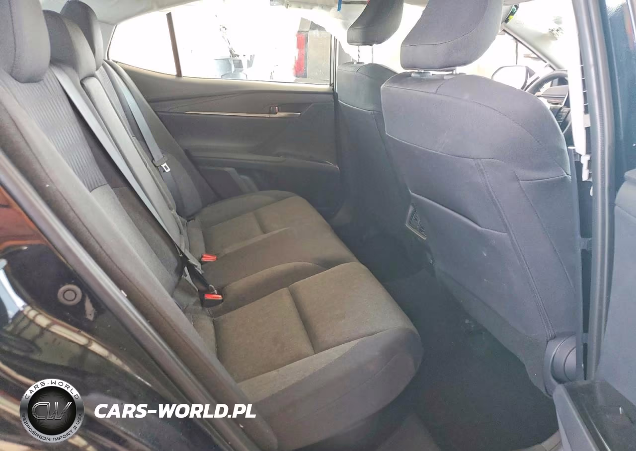 2026 Toyota Camry Le VIN:4T1DAACK6TU724785 - 10