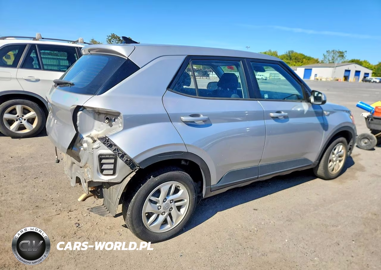 2021 Hyundai Venue Se VIN:KMHRB8A3XMU067059 - 3