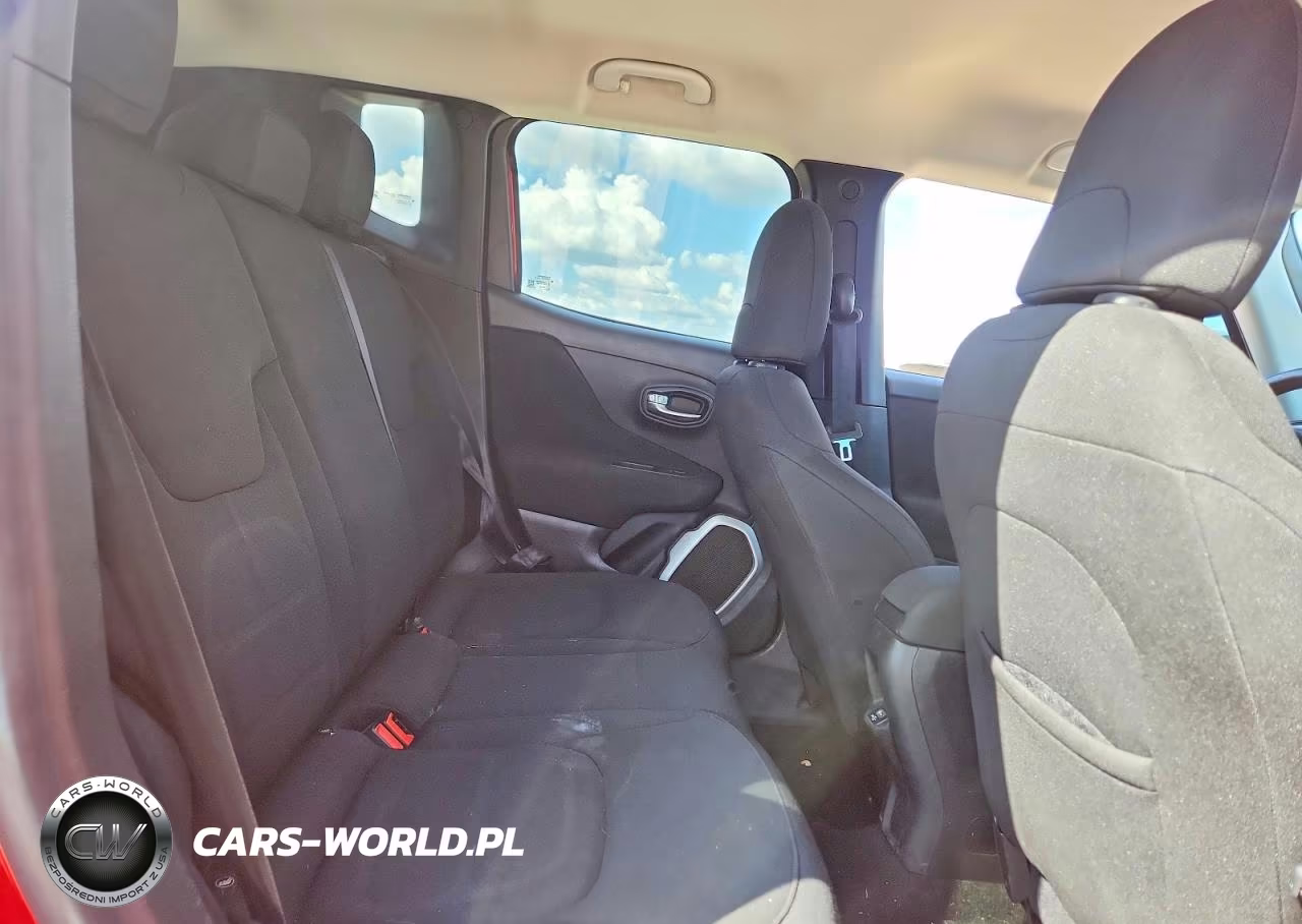 2018 Jeep Renegade Latitude VIN:ZACCJABB5JPG90919 - 10