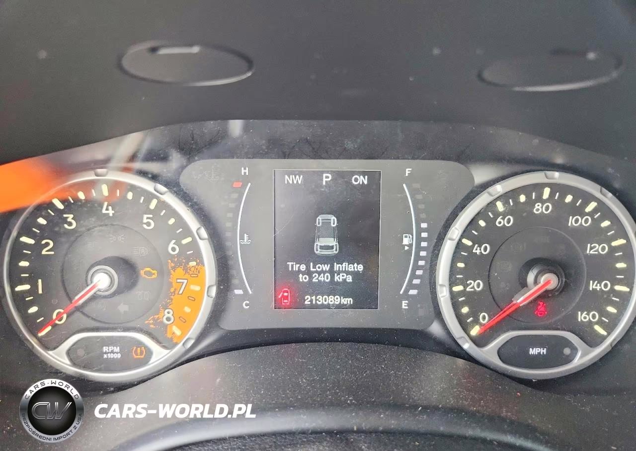 2018 Jeep Renegade Latitude VIN:ZACCJABB5JPG90919 - 9