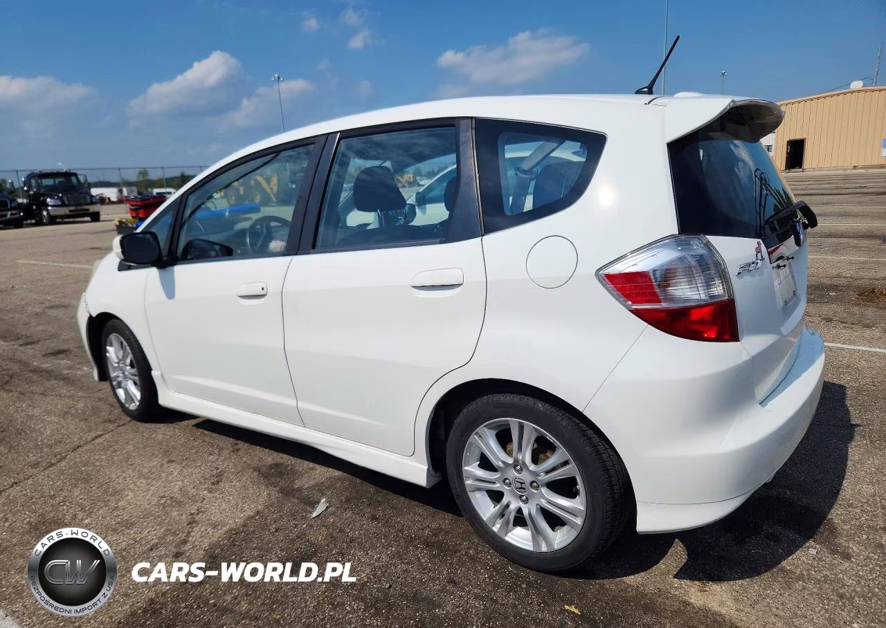 2011 Honda Fit Sport VIN:JHMGE8H53BC012299 - 2
