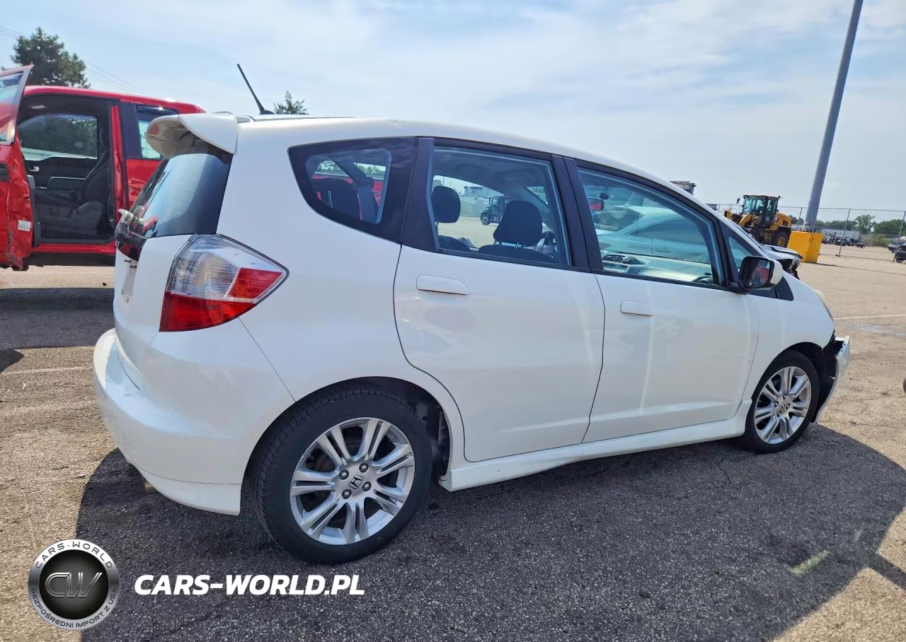 2011 Honda Fit Sport VIN:JHMGE8H53BC012299 - 3