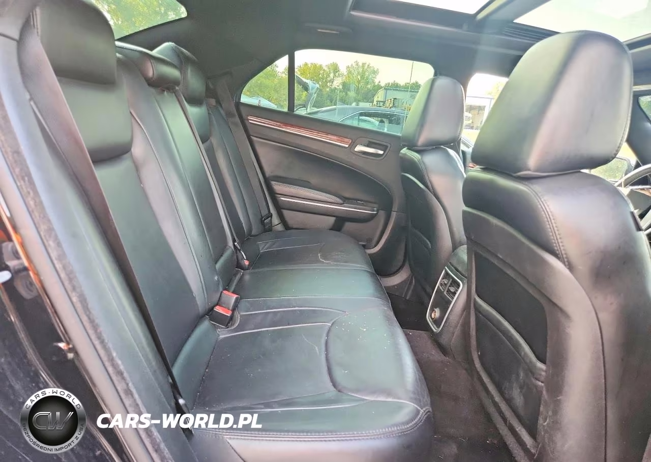 2014 Chrysler 300 VIN:2C3CCAAGXEH243912 - 10