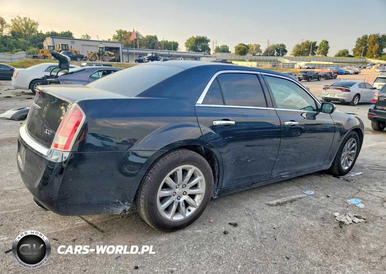 2014 Chrysler 300 VIN:2C3CCAAGXEH243912 - 3