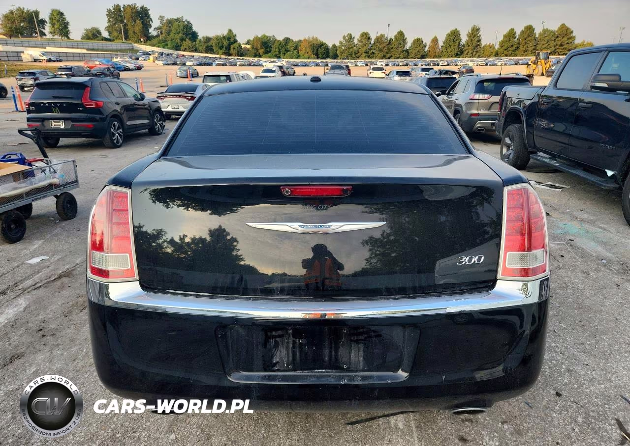 2014 Chrysler 300 VIN:2C3CCAAGXEH243912 - 6
