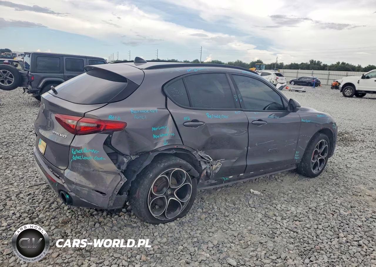 2022 Alfa Romeo Stelvio Ti VIN:ZASPAKBN5N7D33090 - 3