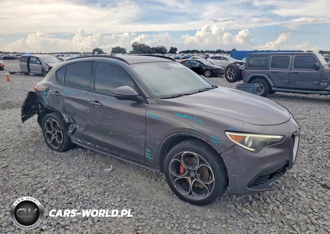 2022 Alfa Romeo Stelvio Ti VIN:ZASPAKBN5N7D33090 - 4