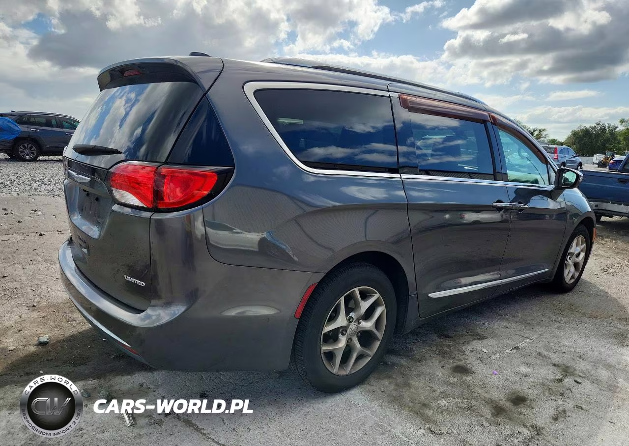 2017 Chrysler Pacifica Limited VIN:2C4RC1GG7HR531365 - 3