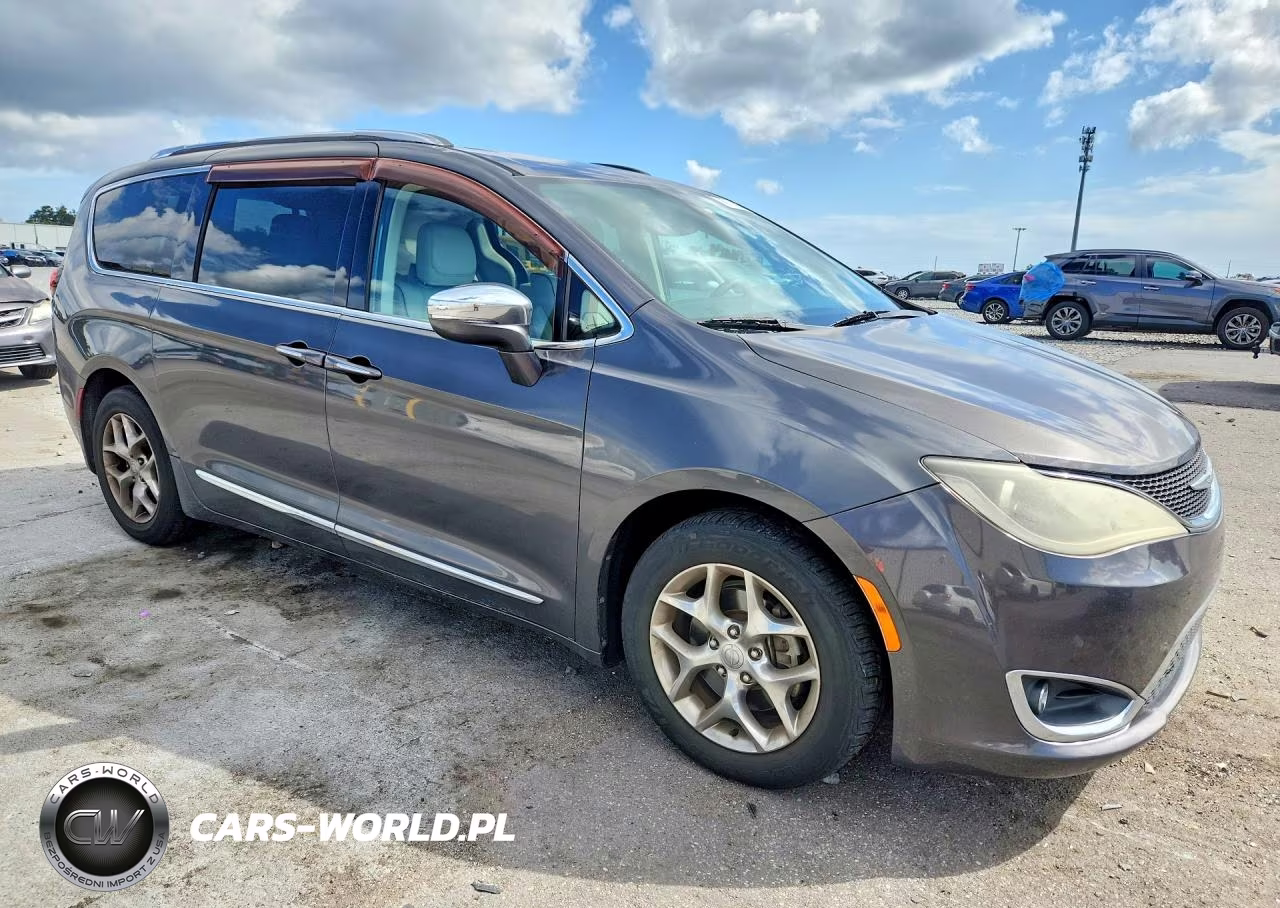 2017 Chrysler Pacifica Limited VIN:2C4RC1GG7HR531365 - 4