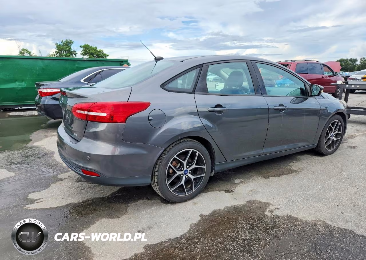 2017 Ford Focus Sel VIN:1FADP3H22HL218817 - 3