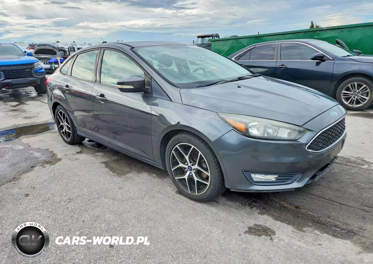 2017 Ford Focus Sel VIN:1FADP3H22HL218817 - 4