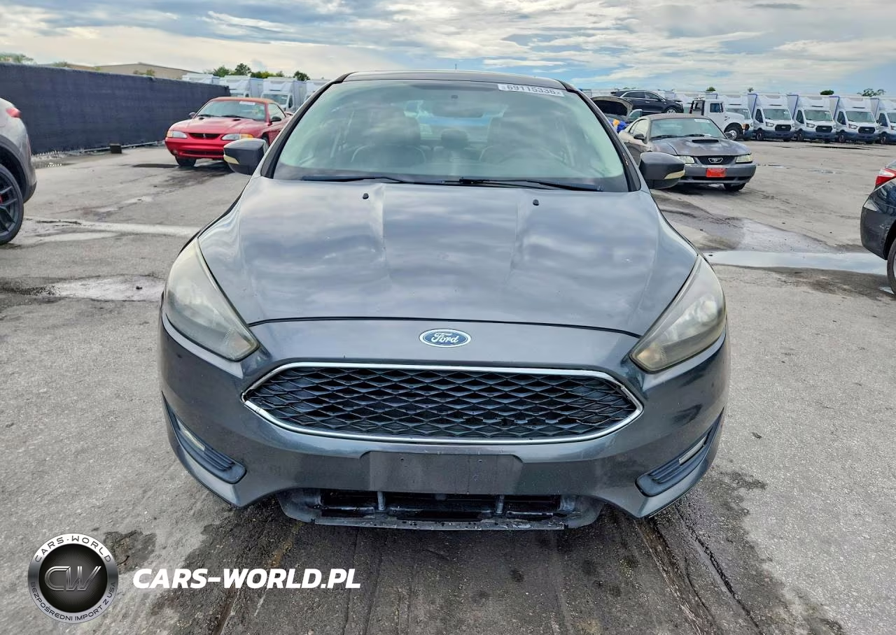 2017 Ford Focus Sel VIN:1FADP3H22HL218817 - 5