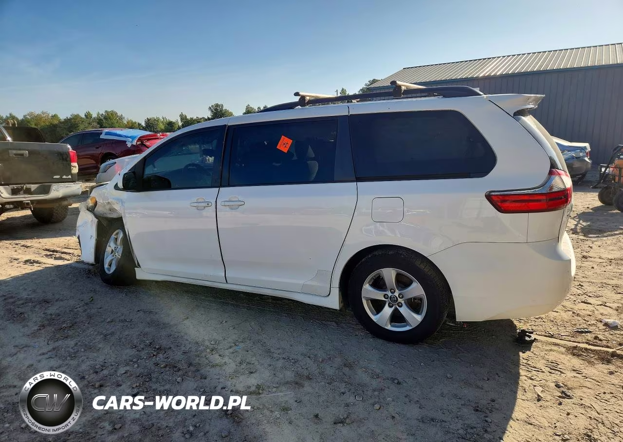 2018 Toyota Sienna Le VIN:5TDKZ3DC8JS903578 - 2
