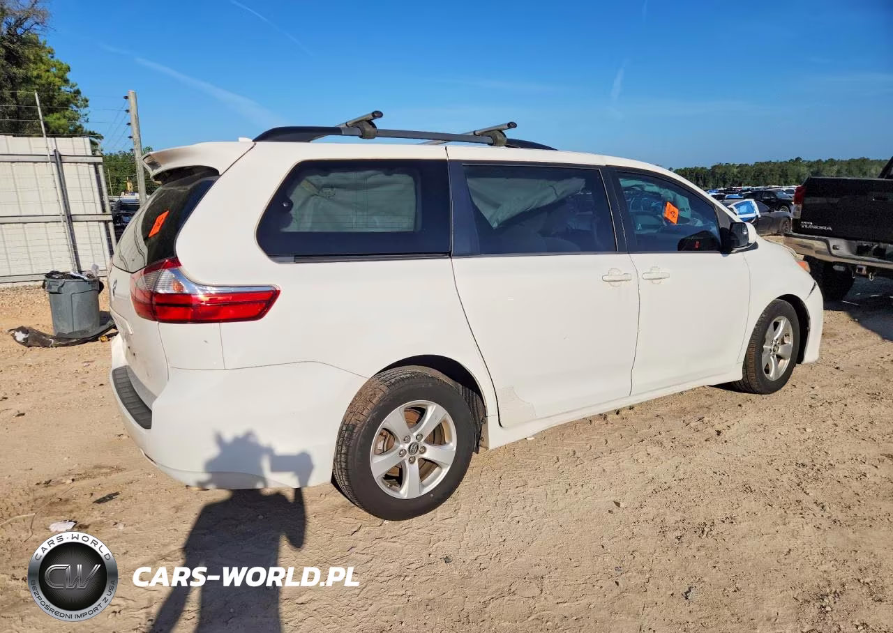 2018 Toyota Sienna Le VIN:5TDKZ3DC8JS903578 - 3
