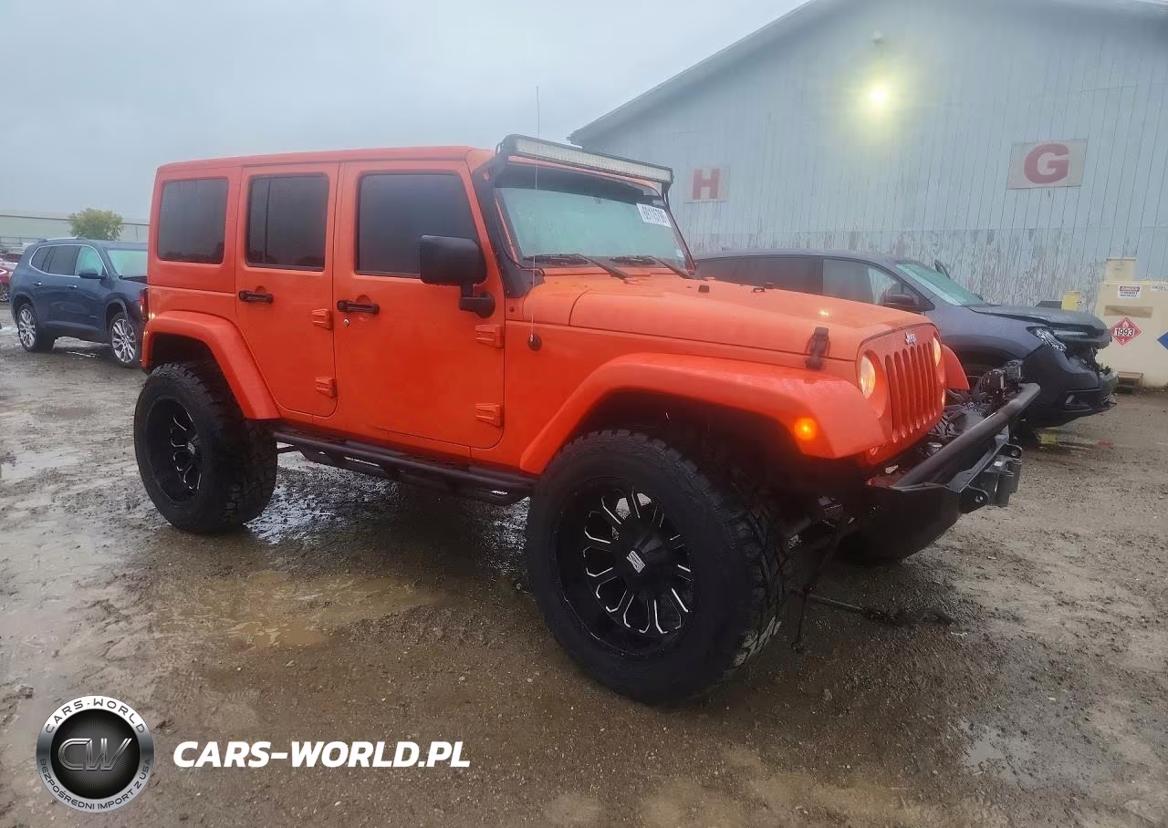 2015 Jeep Wrangler Unlimited Sahara VIN:1C4BJWEG7FL700197 - 4
