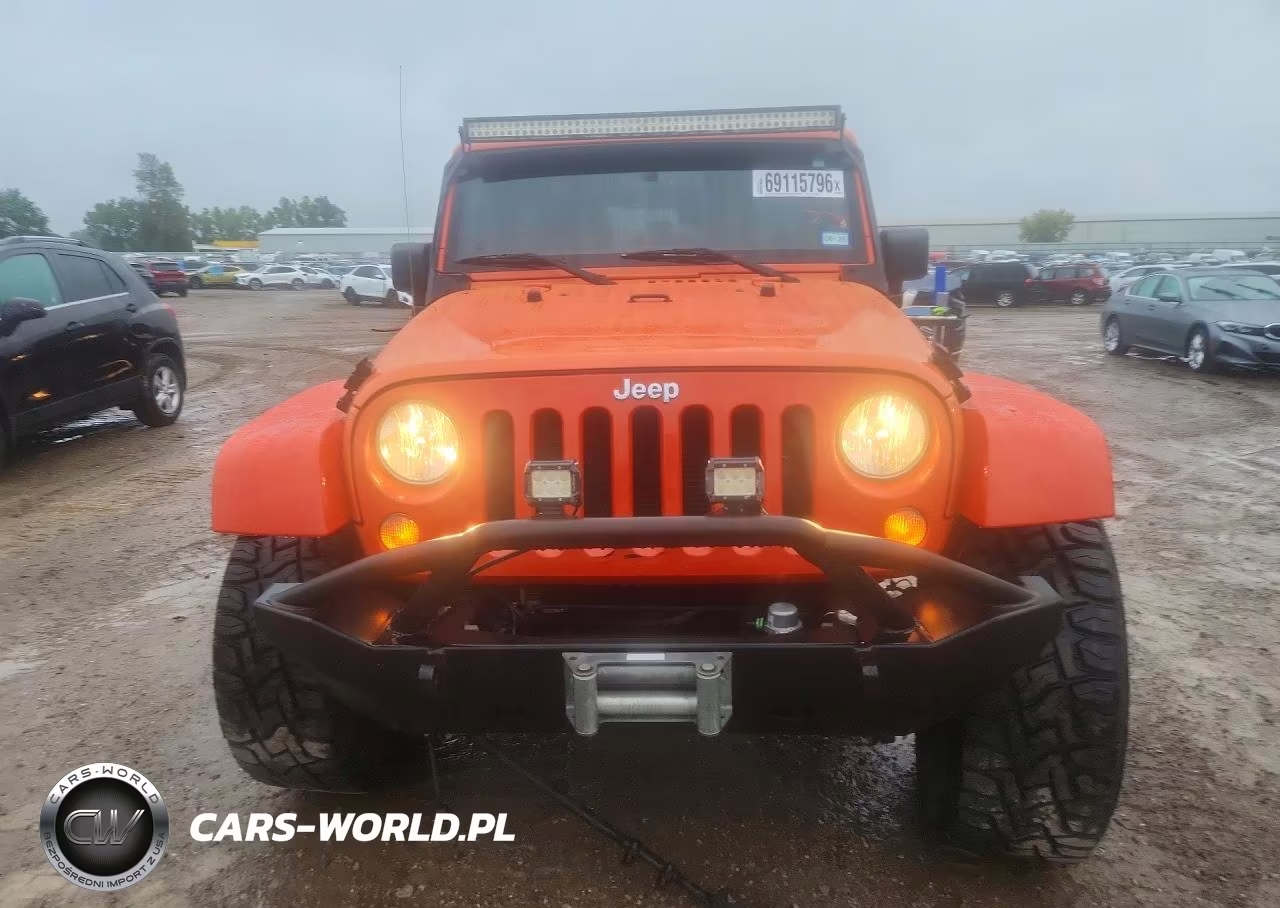 2015 Jeep Wrangler Unlimited Sahara VIN:1C4BJWEG7FL700197 - 5