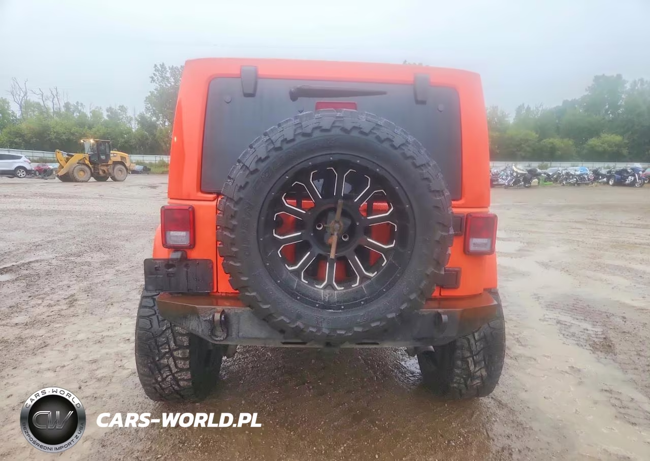 2015 Jeep Wrangler Unlimited Sahara VIN:1C4BJWEG7FL700197 - 6