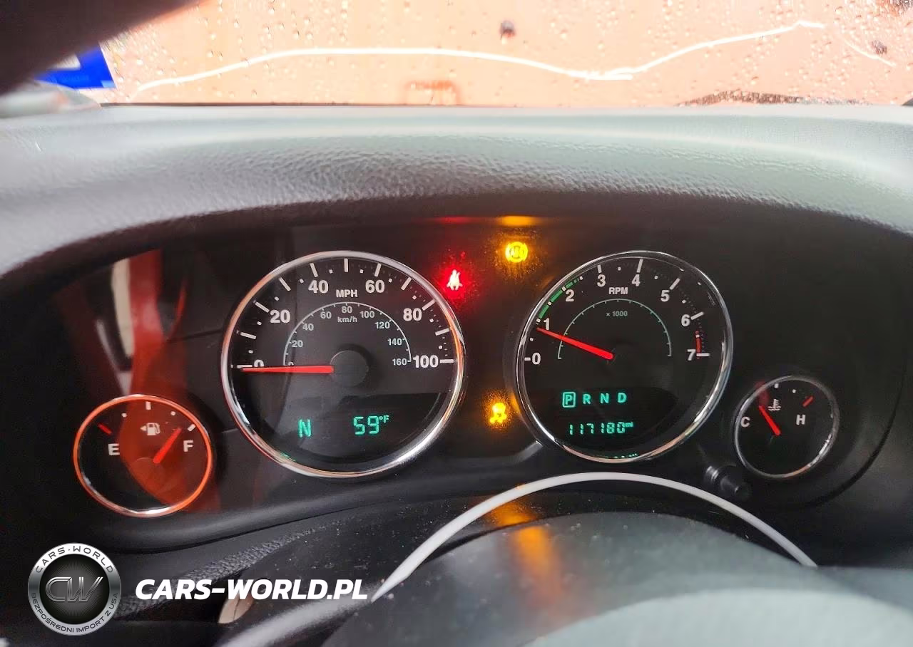2015 Jeep Wrangler Unlimited Sahara VIN:1C4BJWEG7FL700197 - 9