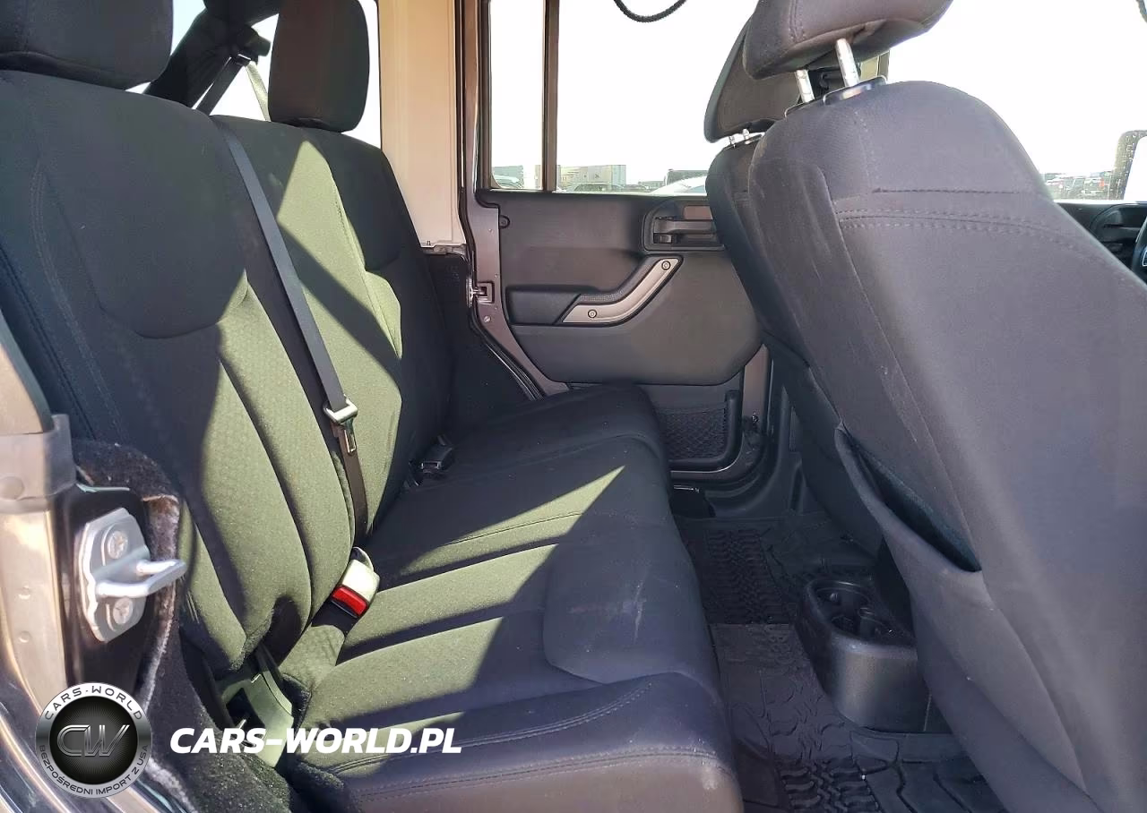 2014 Jeep Wrangler Unlimited Sport VIN:1C4BJWDG6EL183412 - 11