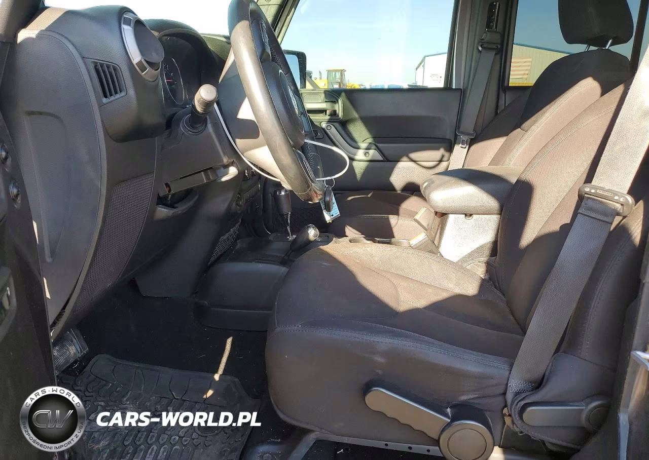 2014 Jeep Wrangler Unlimited Sport VIN:1C4BJWDG6EL183412 - 7
