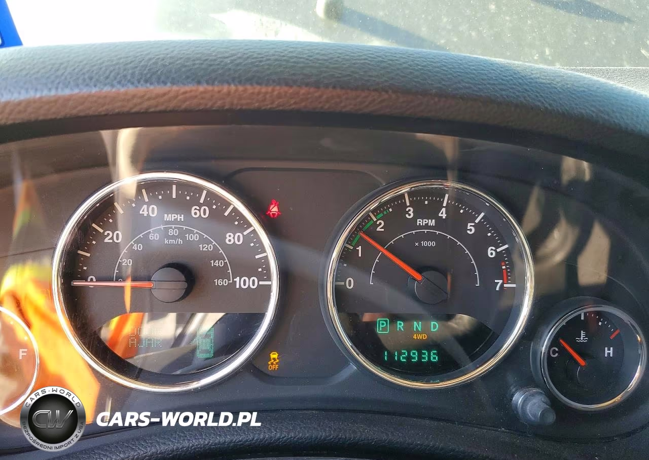 2014 Jeep Wrangler Unlimited Sport VIN:1C4BJWDG6EL183412 - 9
