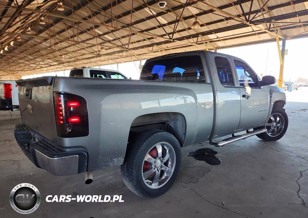 2007 Chevrolet Silverado C1500 Classic VIN:1GCEC19X77Z651988 - 3