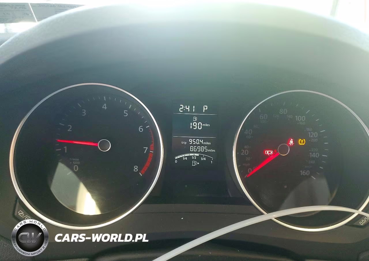 2018 Volkswagen Jetta S VIN:3VW2B7AJ4JM230901 - 9