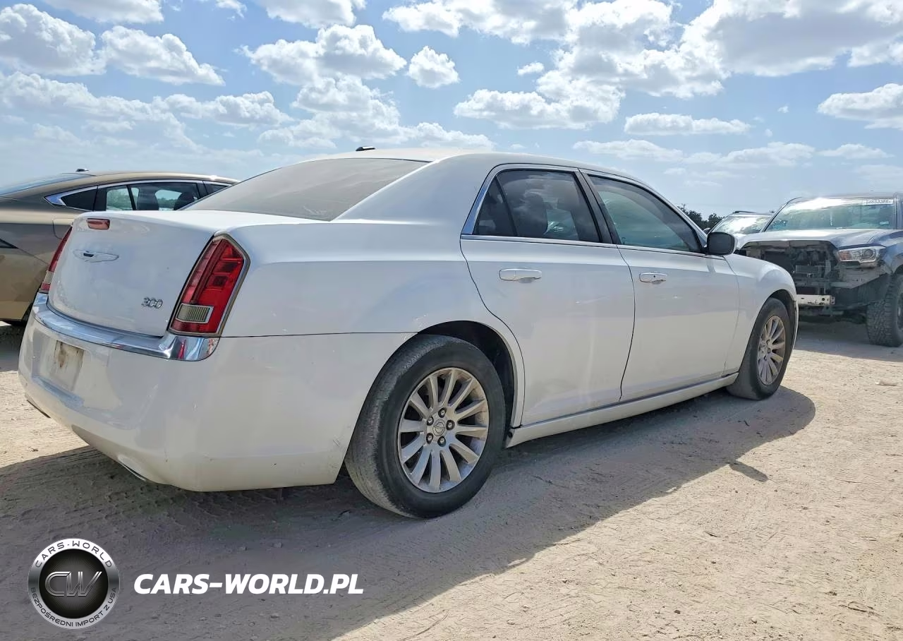 2012 Chrysler 300 VIN:2C3CCAAG5CH135047 - 3