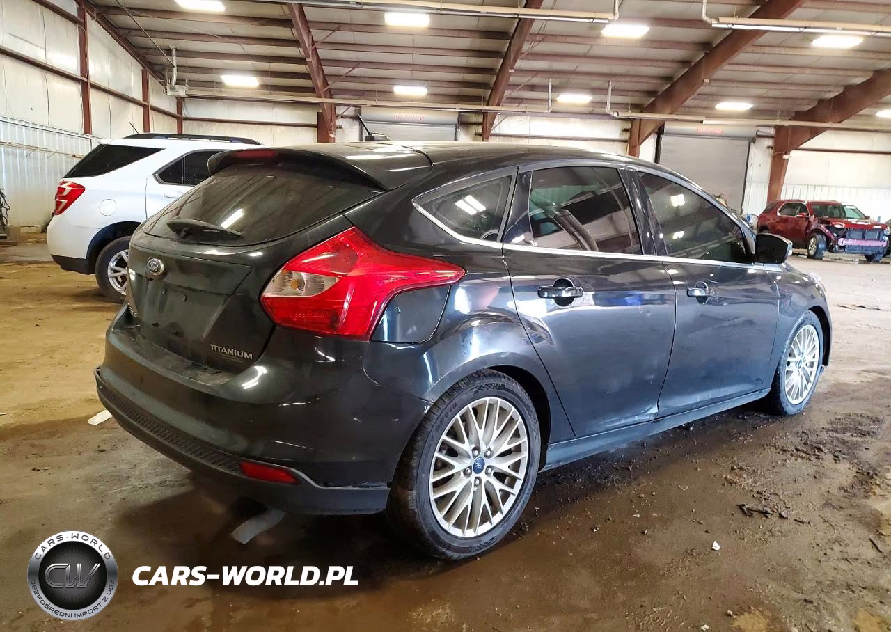 2014 Ford Focus Titanium VIN:1FADP3N22EL258900 - 3