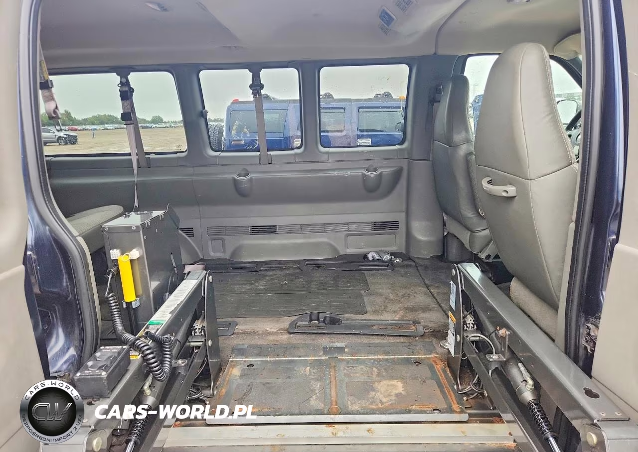 2009 Chevrolet Express VIN:1GAGG25K791160599 - 10