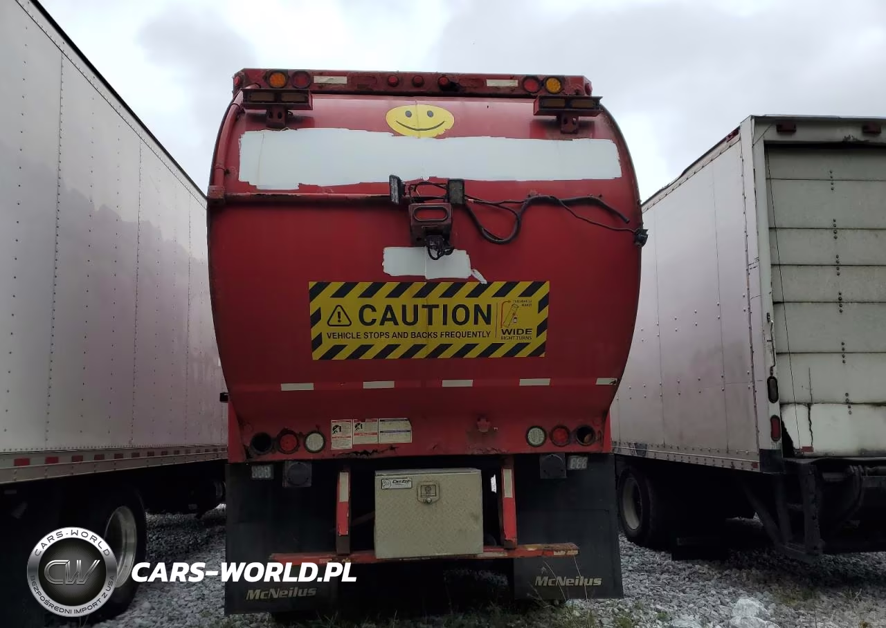 2015 Peterbilt 320 Refuse Truck VIN:3BPZL70X8FF100118 - 6