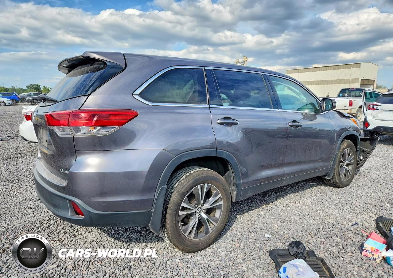 2019 Toyota Highlander Le Plus VIN:5TDBZRFH7KS983436 - 3