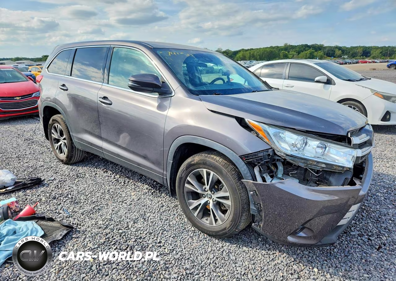 2019 Toyota Highlander Le Plus VIN:5TDBZRFH7KS983436 - 4