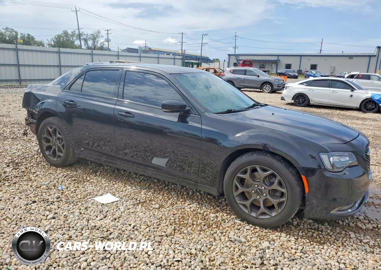 2016 Chrysler 300 S VIN:2C3CCAGG2GH283041 - 4