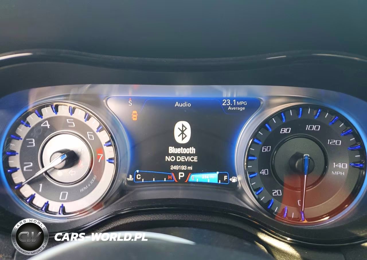 2016 Chrysler 300 S VIN:2C3CCAGG2GH283041 - 9