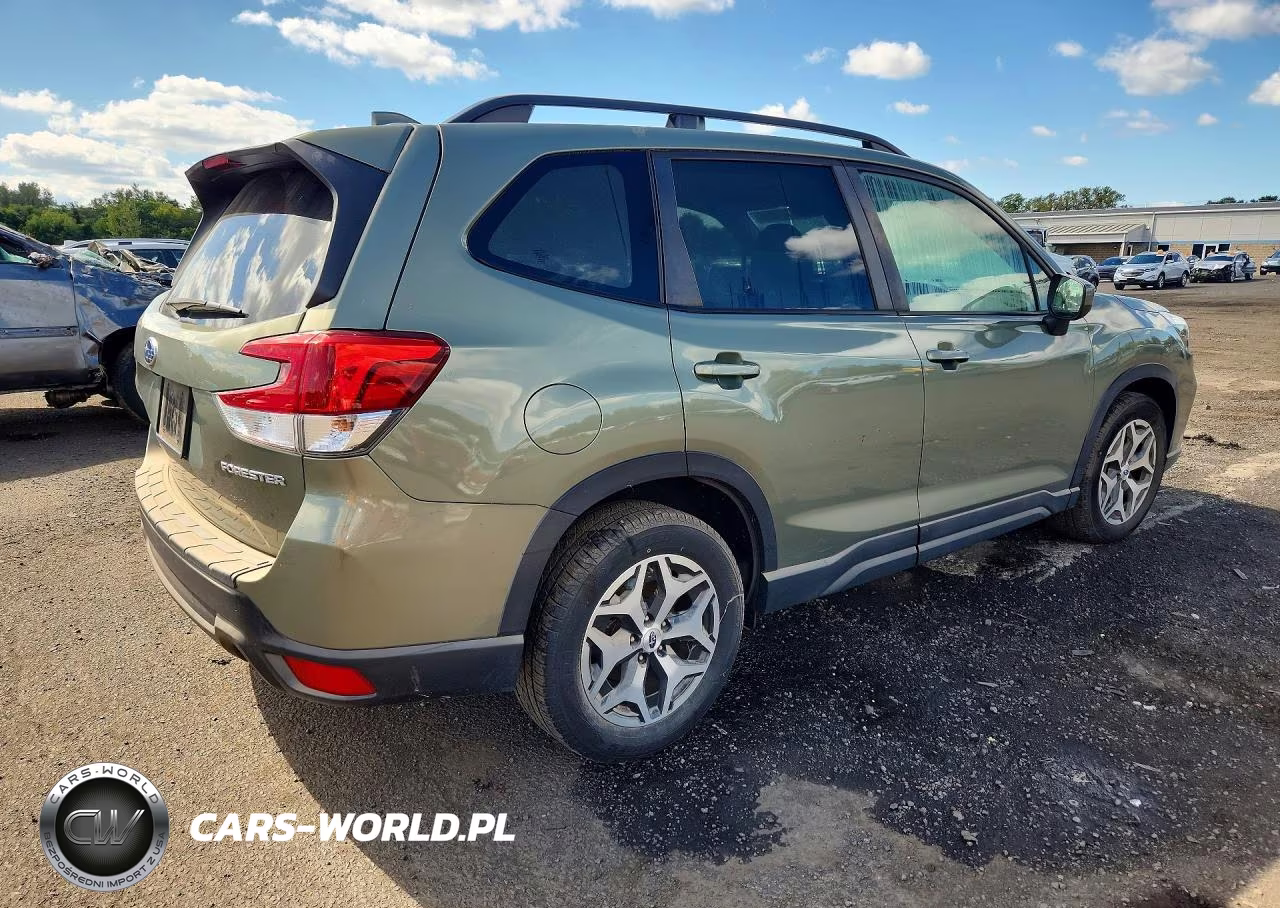 2019 Subaru Forester Premium VIN:JF2SKAGC2KH582004 - 3