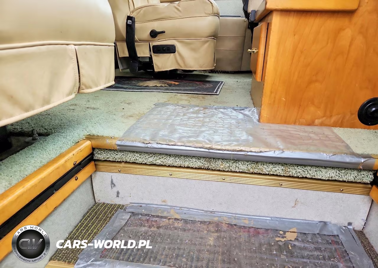 Contessa Class A Naples VIN:4SLC2LP30Y1130486 - 9