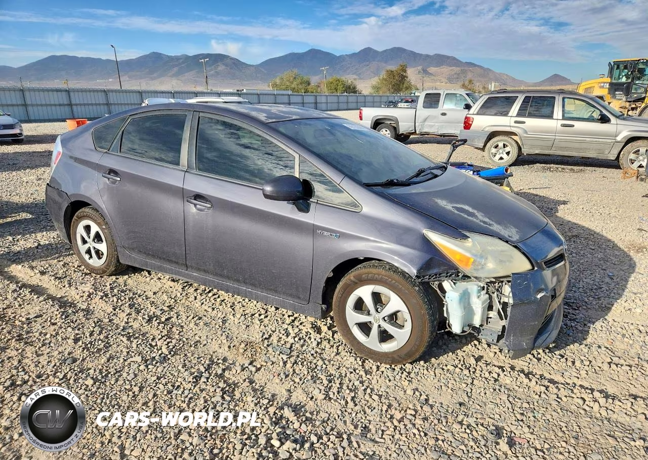 2012 Toyota Prius Three VIN:JTDKN3DU2C1602566 - 4