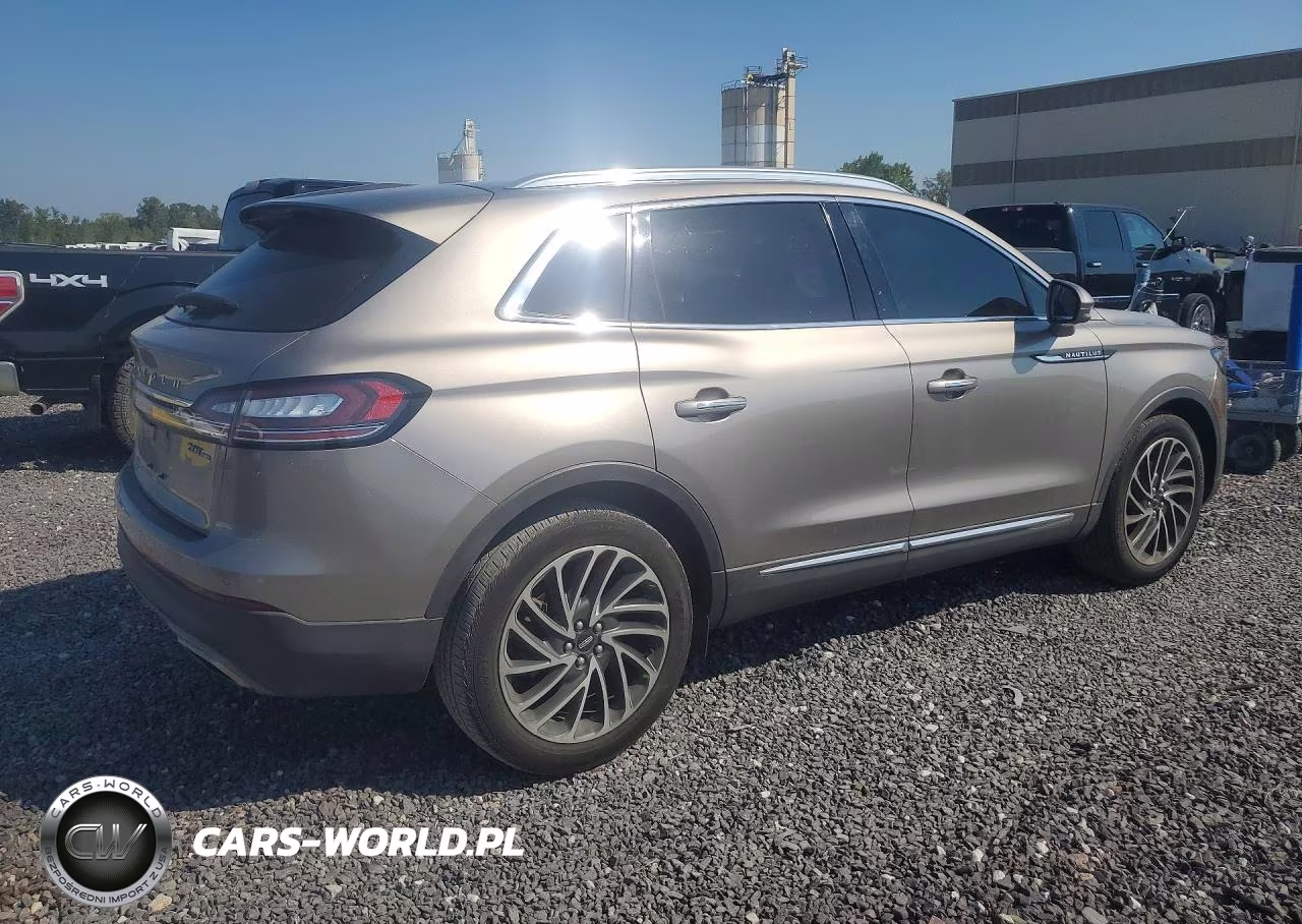 2019 Lincoln Nautilus Reserve VIN:2LMPJ8L9XKBL17483 - 3
