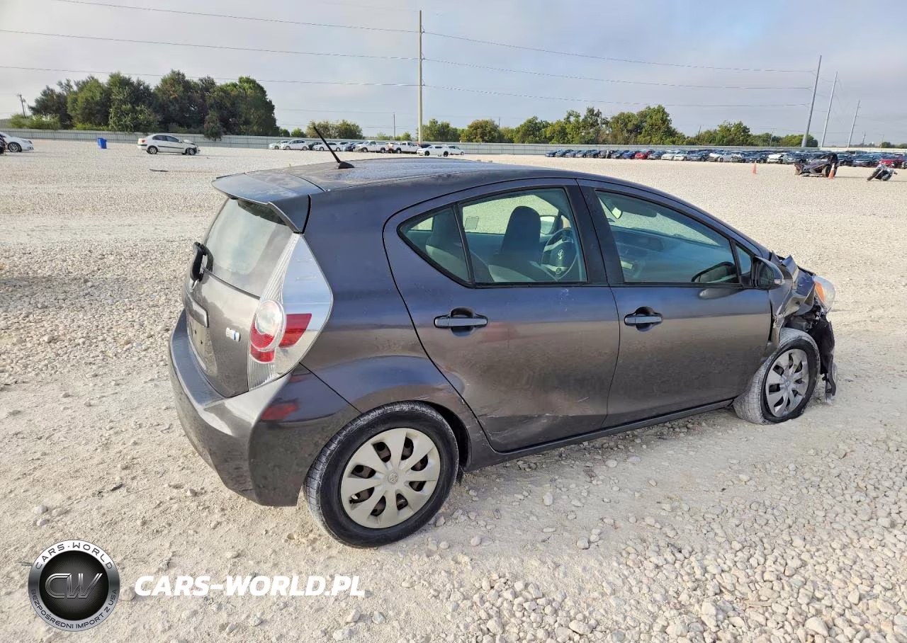 2014 Toyota Prius C One VIN:JTDKDTB34E1561566 - 3