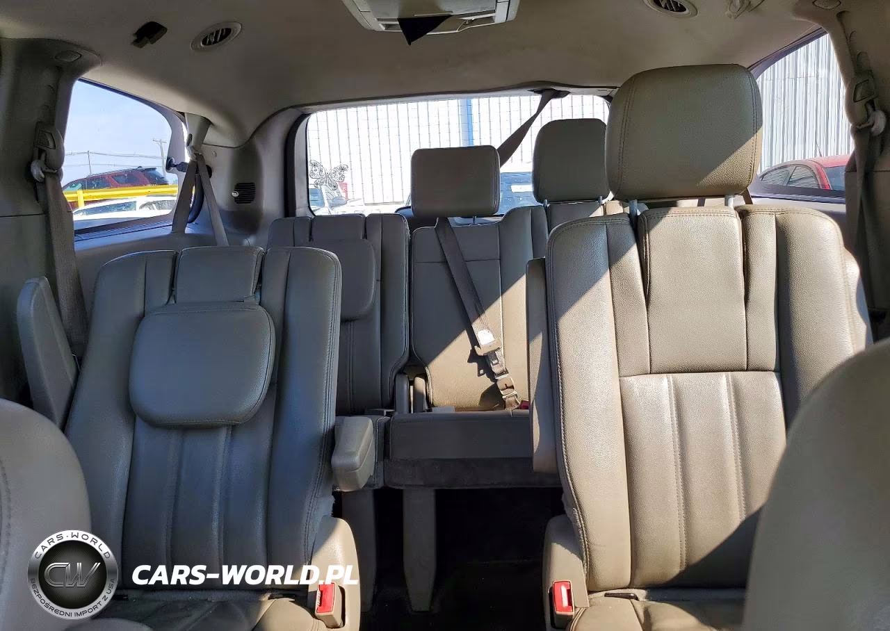 2015 Chrysler Town & Country Touring VIN:2C4RC1BG2FR654348 - 10
