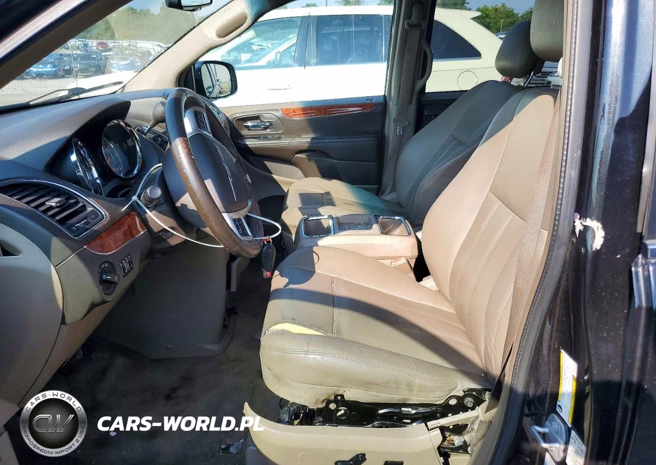 2015 Chrysler Town & Country Touring VIN:2C4RC1BG2FR654348 - 7