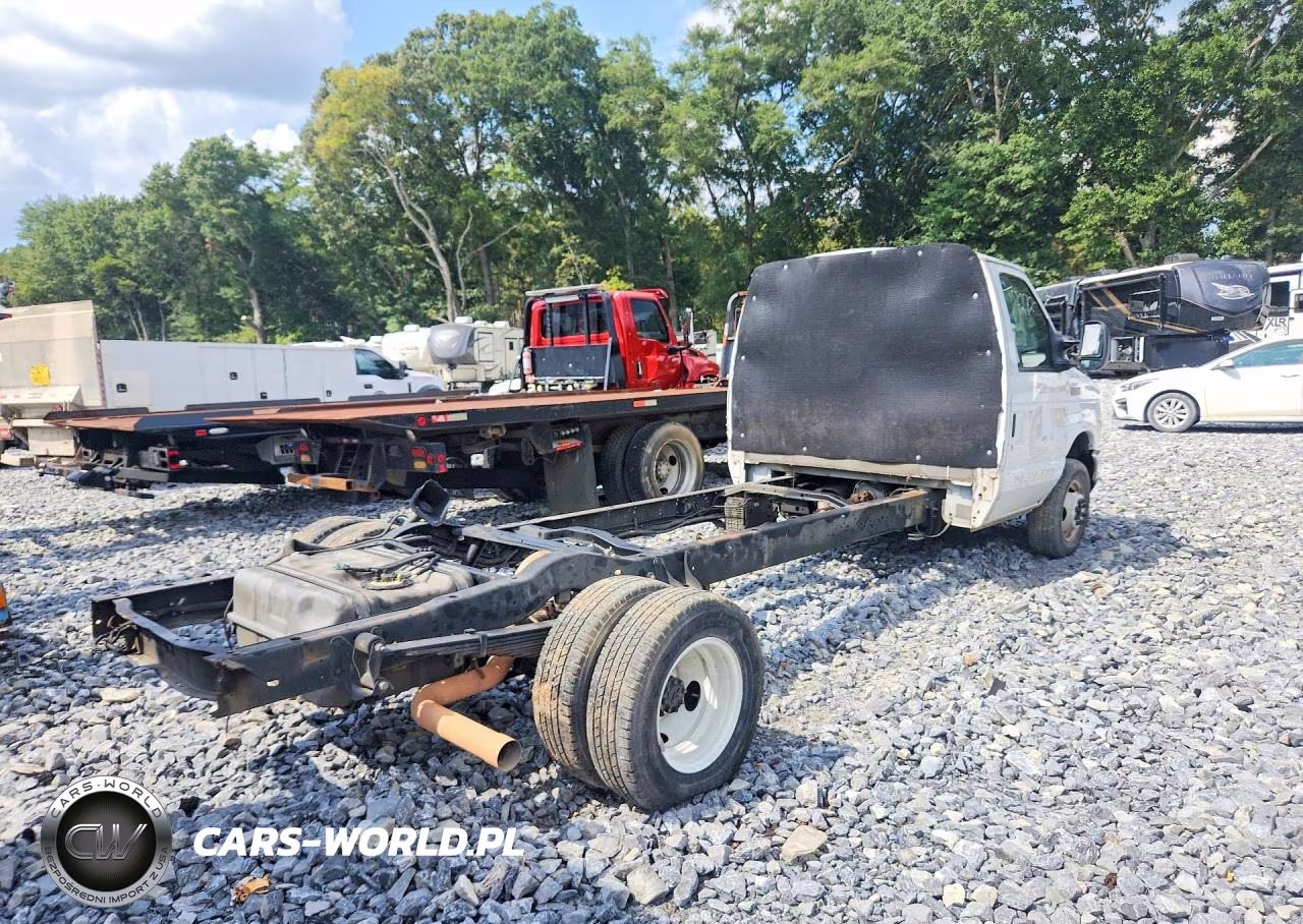2022 Ford Econoline E450 Super Duty Cutaway Van VIN:1FDXE4FN5NDC07389 - 3