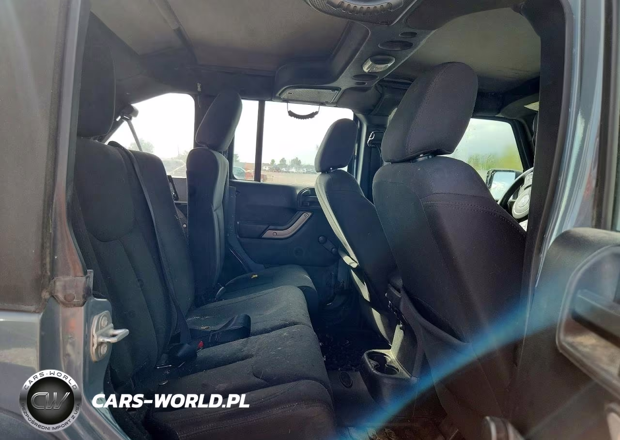 2015 Jeep Wrangler Unlimited Sport VIN:1C4BJWDG1FL774197 - 10
