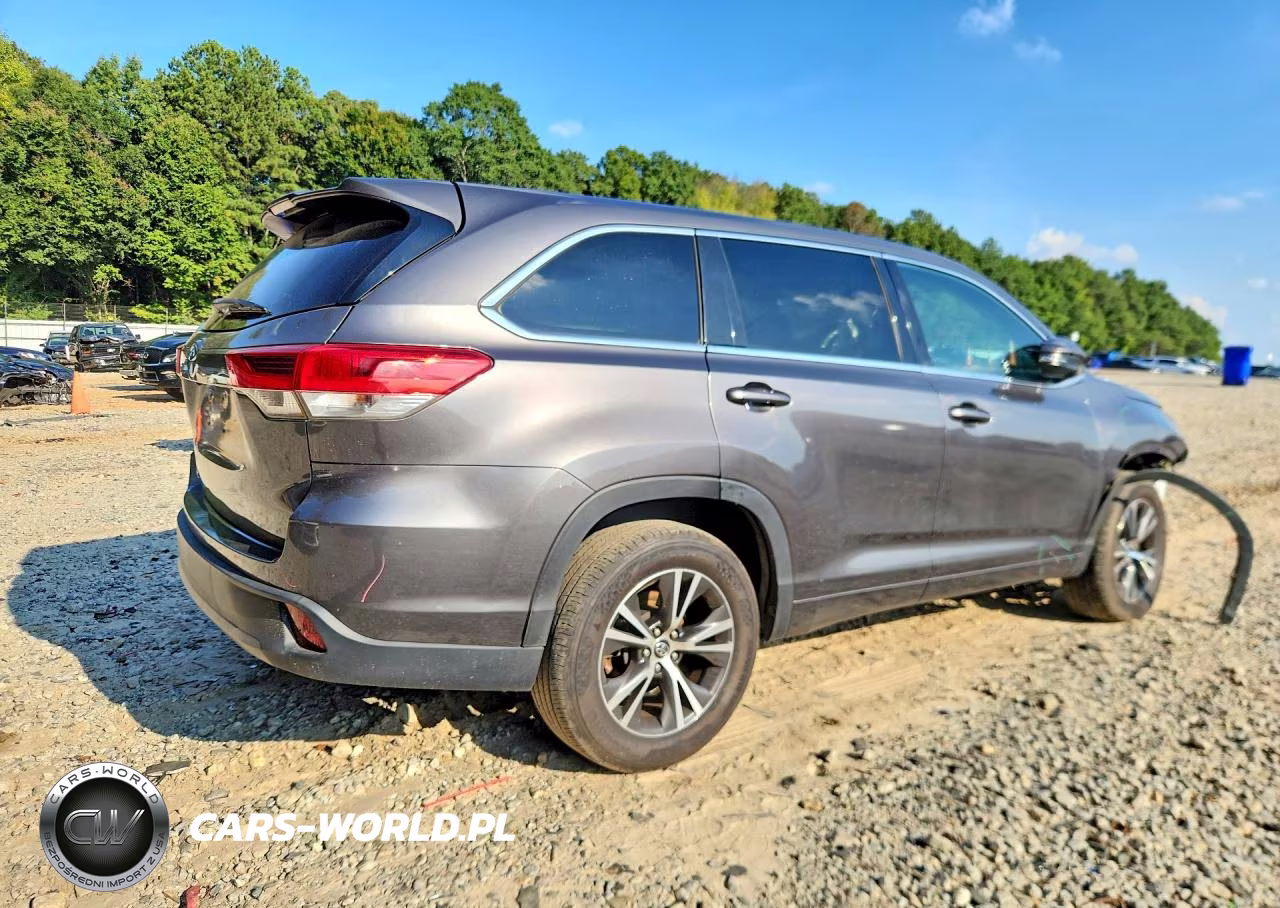 2017 Toyota Highlander Le VIN:5TDZARFH2HS030227 - 3