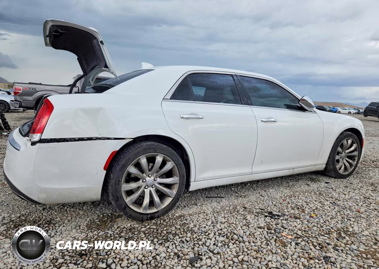 2019 Chrysler 300 Limited VIN:2C3CCAEG4KH564611 - 3
