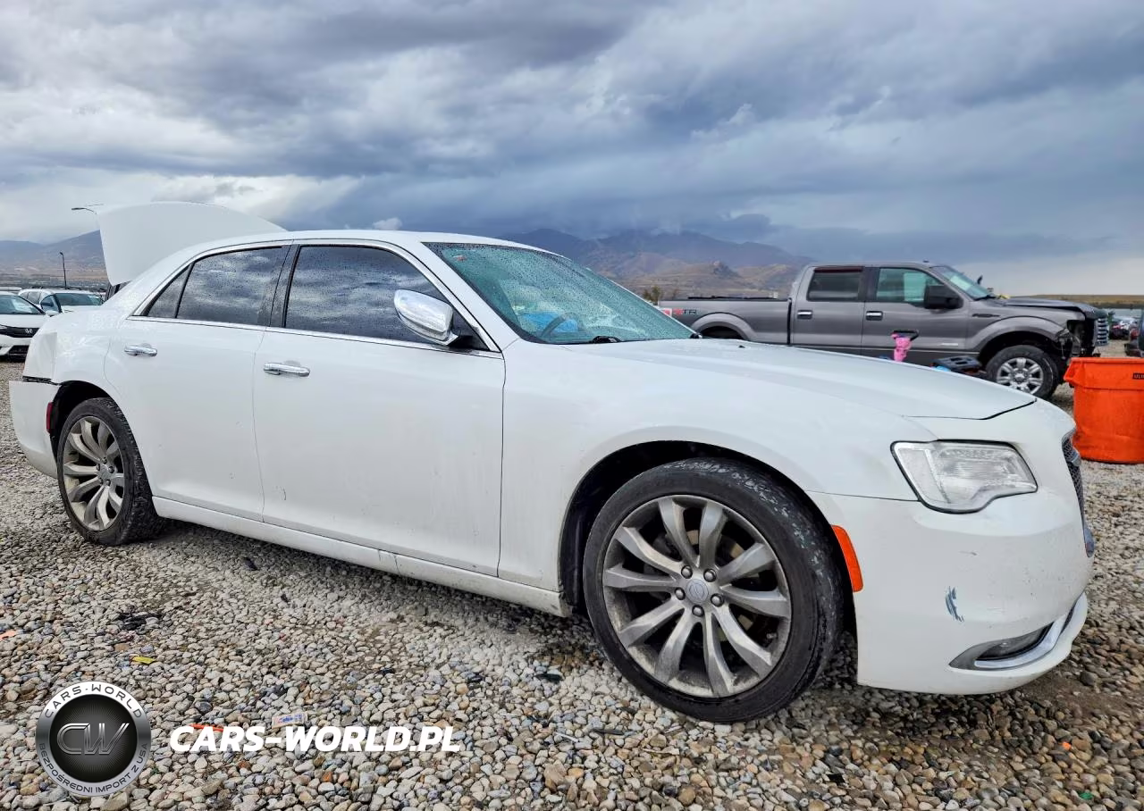 2019 Chrysler 300 Limited VIN:2C3CCAEG4KH564611 - 4