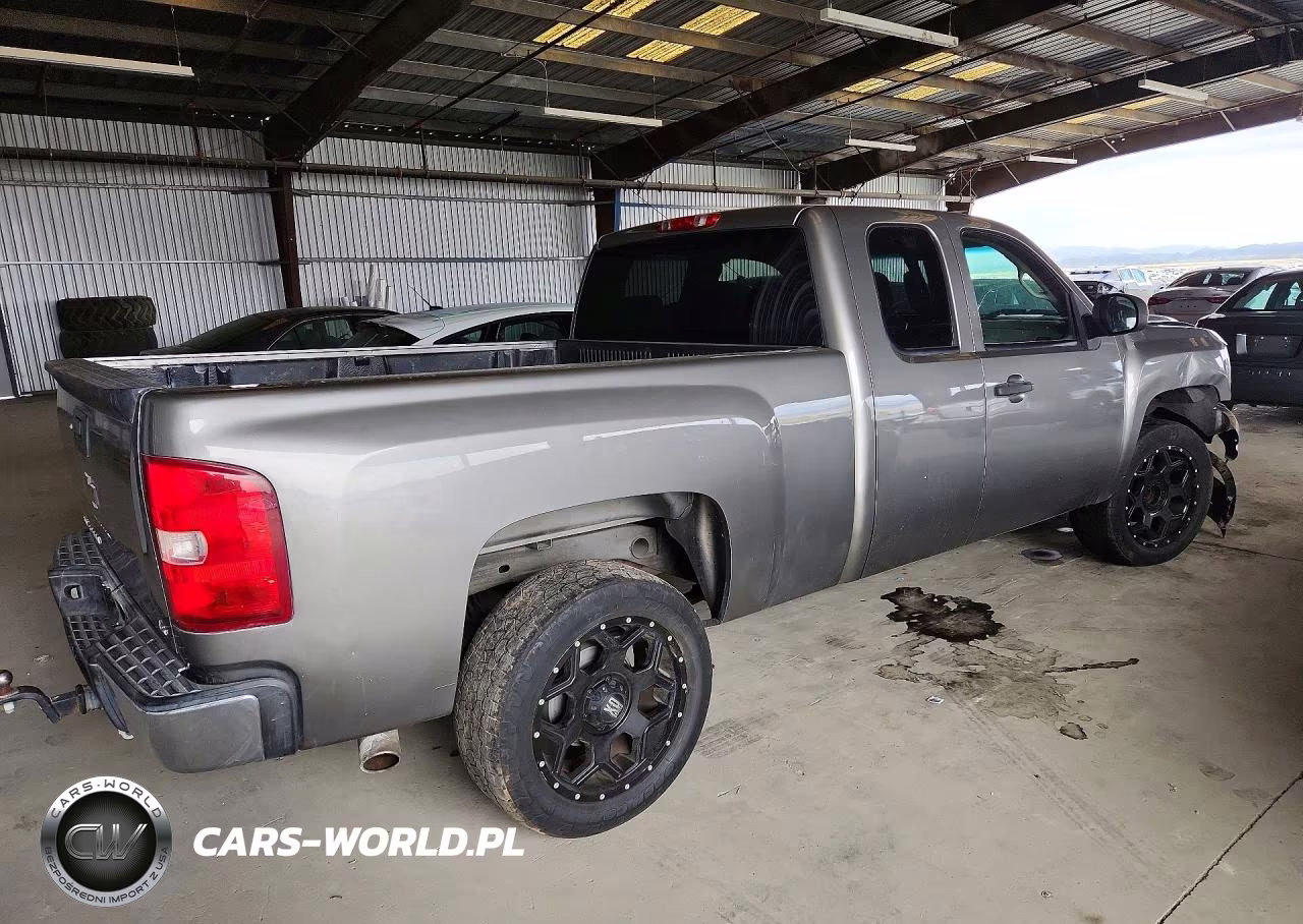 2007 Chevrolet Silverado C1500 VIN:2GCEC19CX71621440 - 3